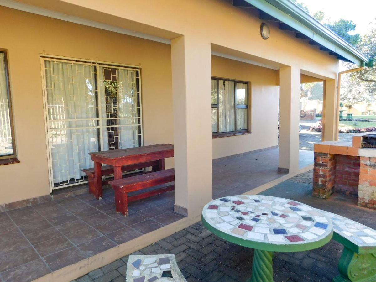 Mama Mia Cottages Oslo Beach Port Shepstone Exterior foto