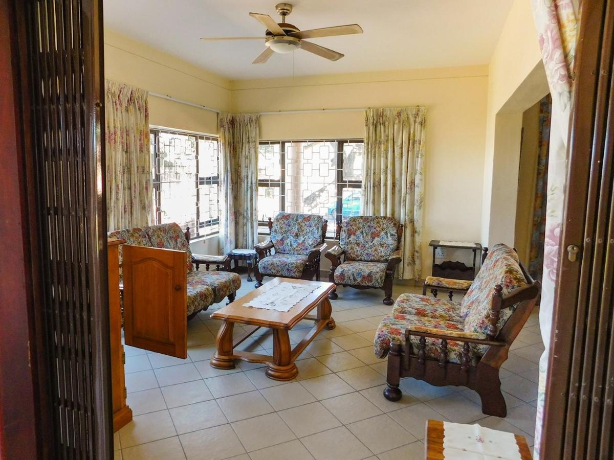 Mama Mia Cottages Oslo Beach Port Shepstone Exterior foto
